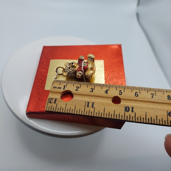 Vintage Savvy Collection Swarvoski Crystal Bear Pendant 1". - Picture 8 of 11